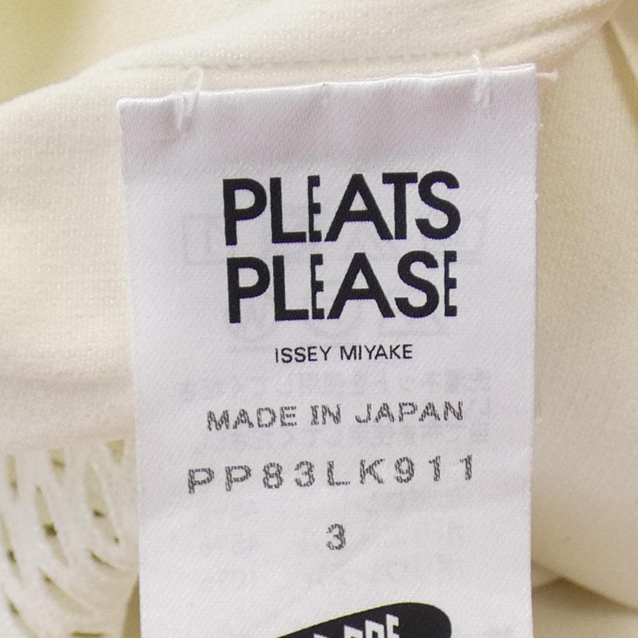 百褶PLEATS PLEASE上衣