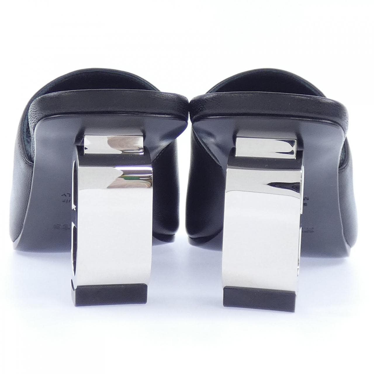 エルメス HERMES アイコニック ICONIQUE シェーヌダンクル 241082Z サンダル