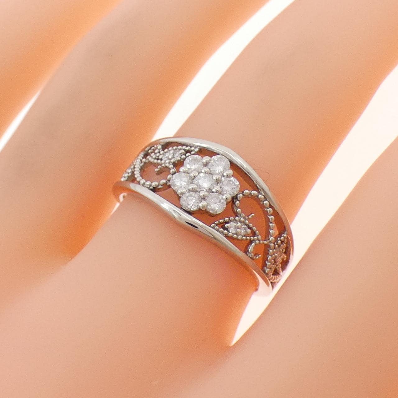 PT900 フラワー ダイヤモンド リング 0.31CT