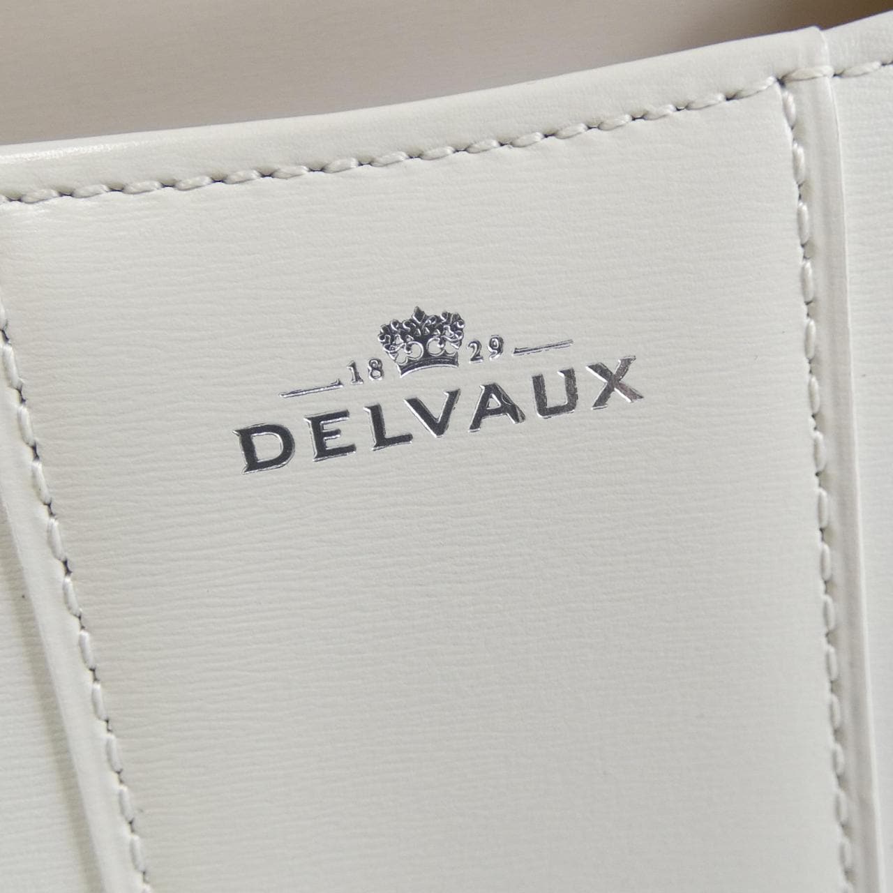 德爾沃DELVAUX