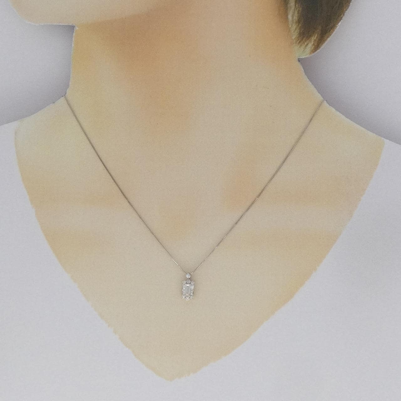 [BRAND NEW] PT Diamond Necklace 0.16CT