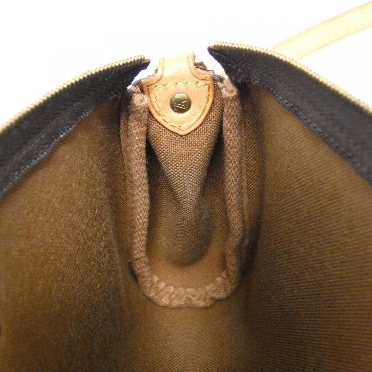 ルイヴィトン モノグラム エヴァ M95567 ショルダーバッグ