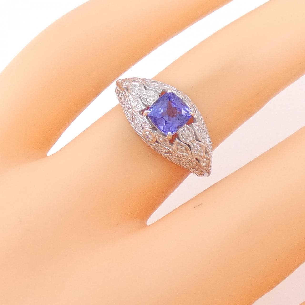 K18WG Tanzanite Ring 0.78CT