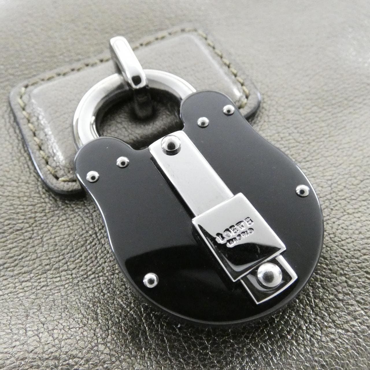 ロエベ カリエ バッグ