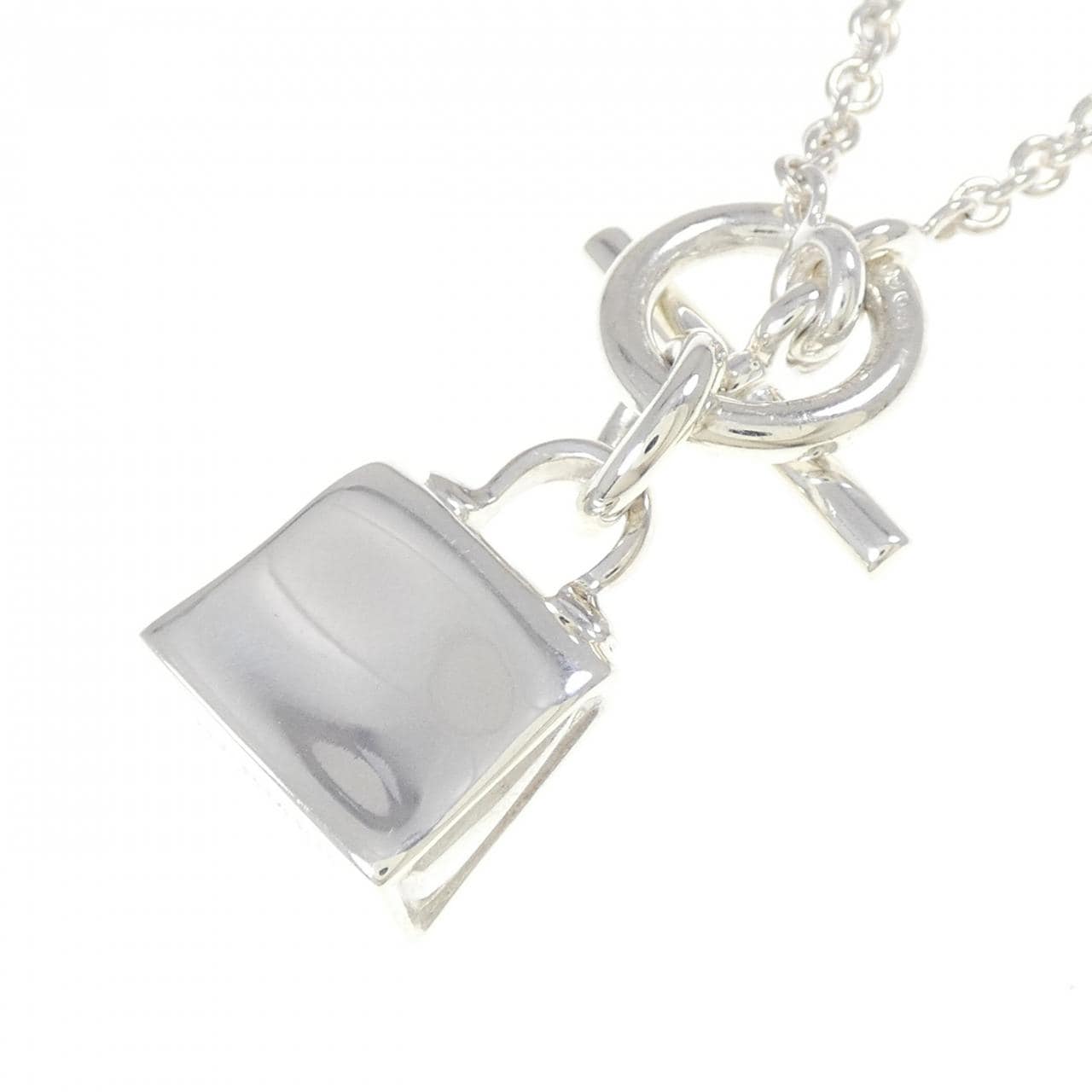 美品　エルメス　アミュレット　ラッカー　ケリーGM ペンダント　ネックレス ペンダント 《アミュレット》 ケリー | Hermès - エルメス-公式