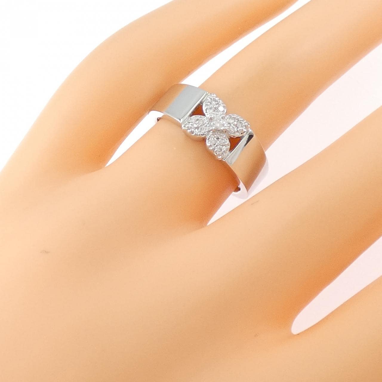 K18WG フラワー ダイヤモンド リング 0.11CT