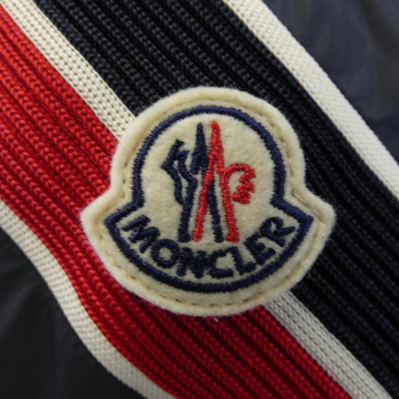 モンクレール MONCLER SOLAYAN ダウンジャケット