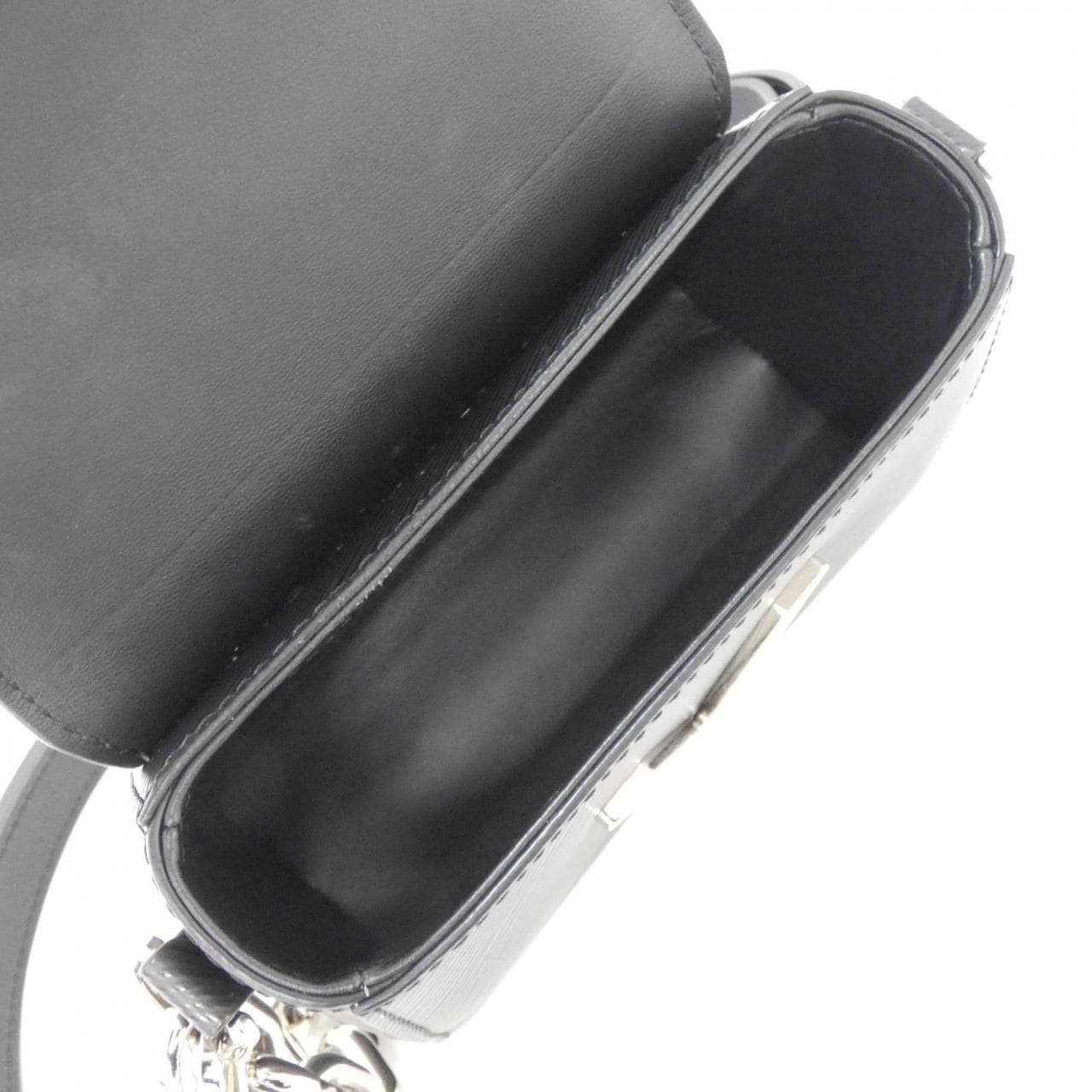 ルイヴィトン エピ ツイスト ロックXL M22296 ショルダーバッグ