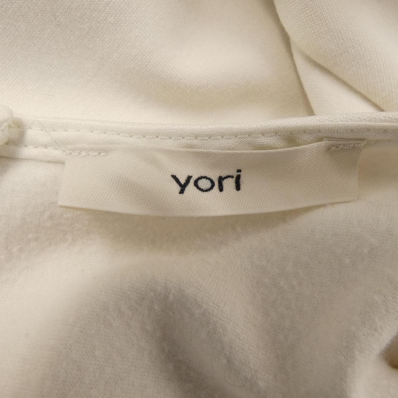 ヨリ yori トップス