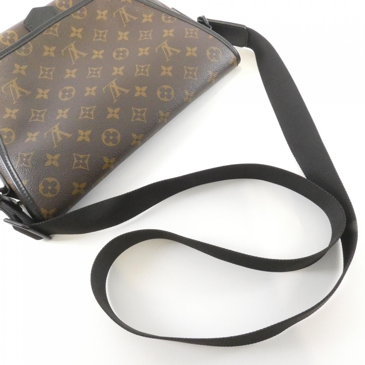 LOUIS VUITTON Monogram Macassar Magnetic Messenger M45557 Shoulder Bag