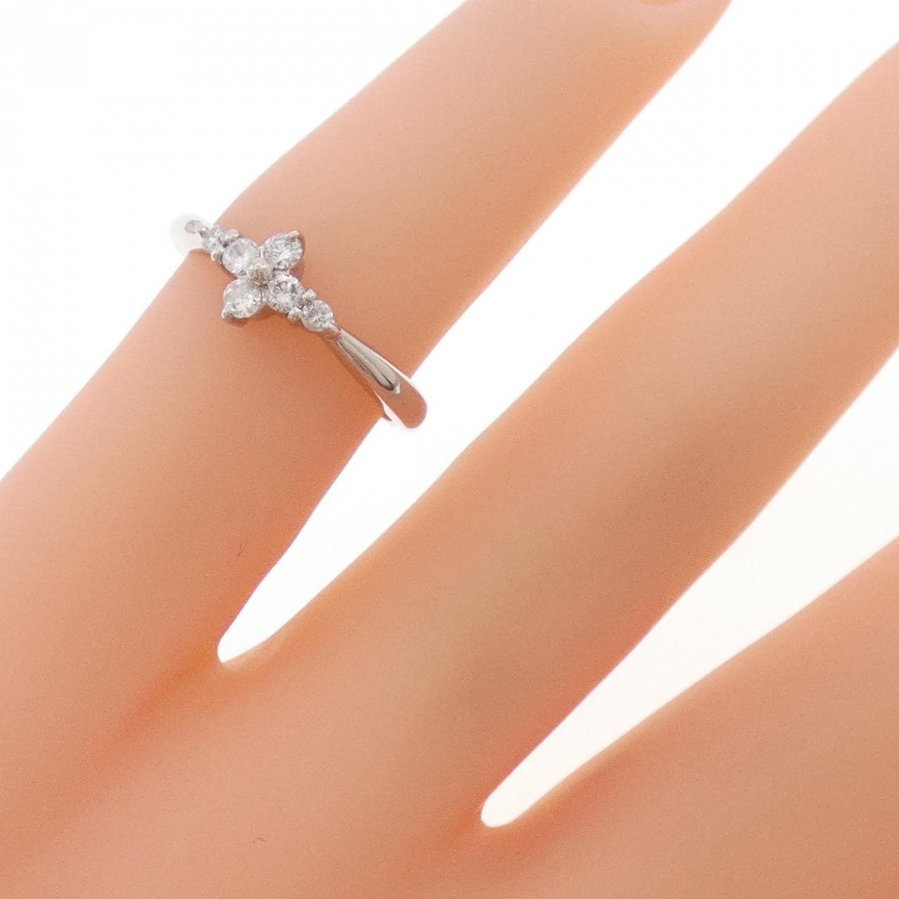 PT900 花朵钻石尾戒0.13克拉