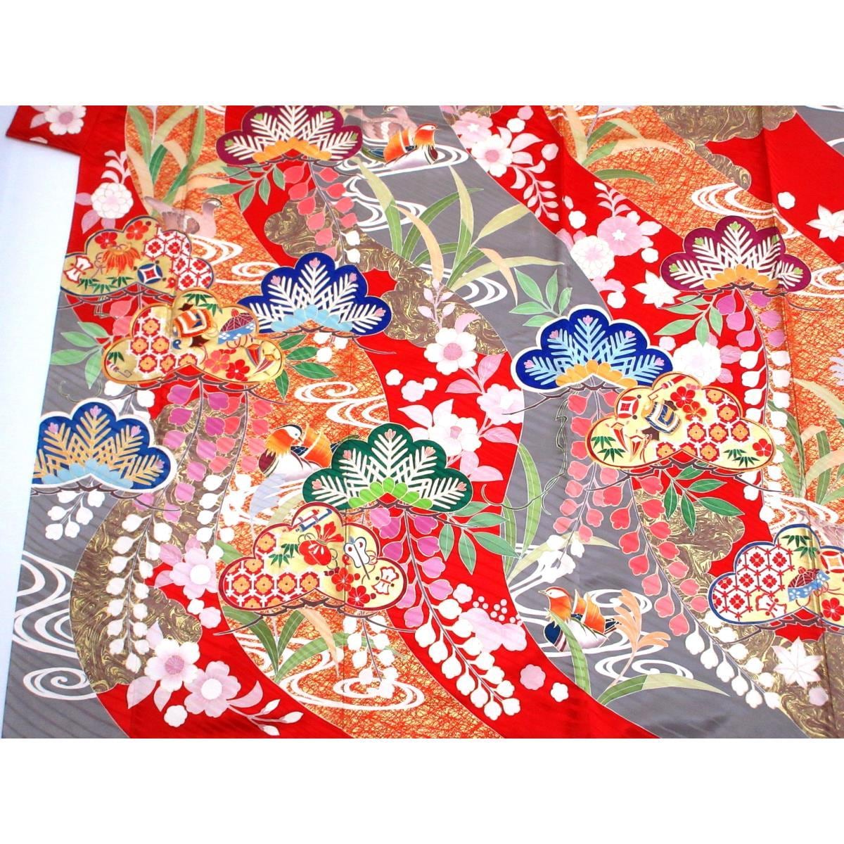 振袖　友禅金彩加工　刺繍入り