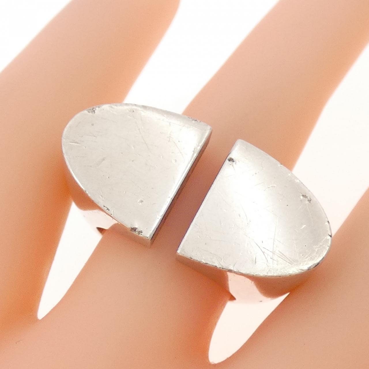 エルメス シェーヌダンクル イニシャル リング