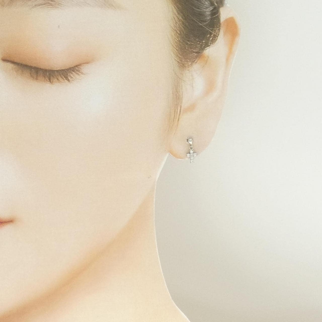PT/PT900 クロス ダイヤモンド ピアス 0.12CT