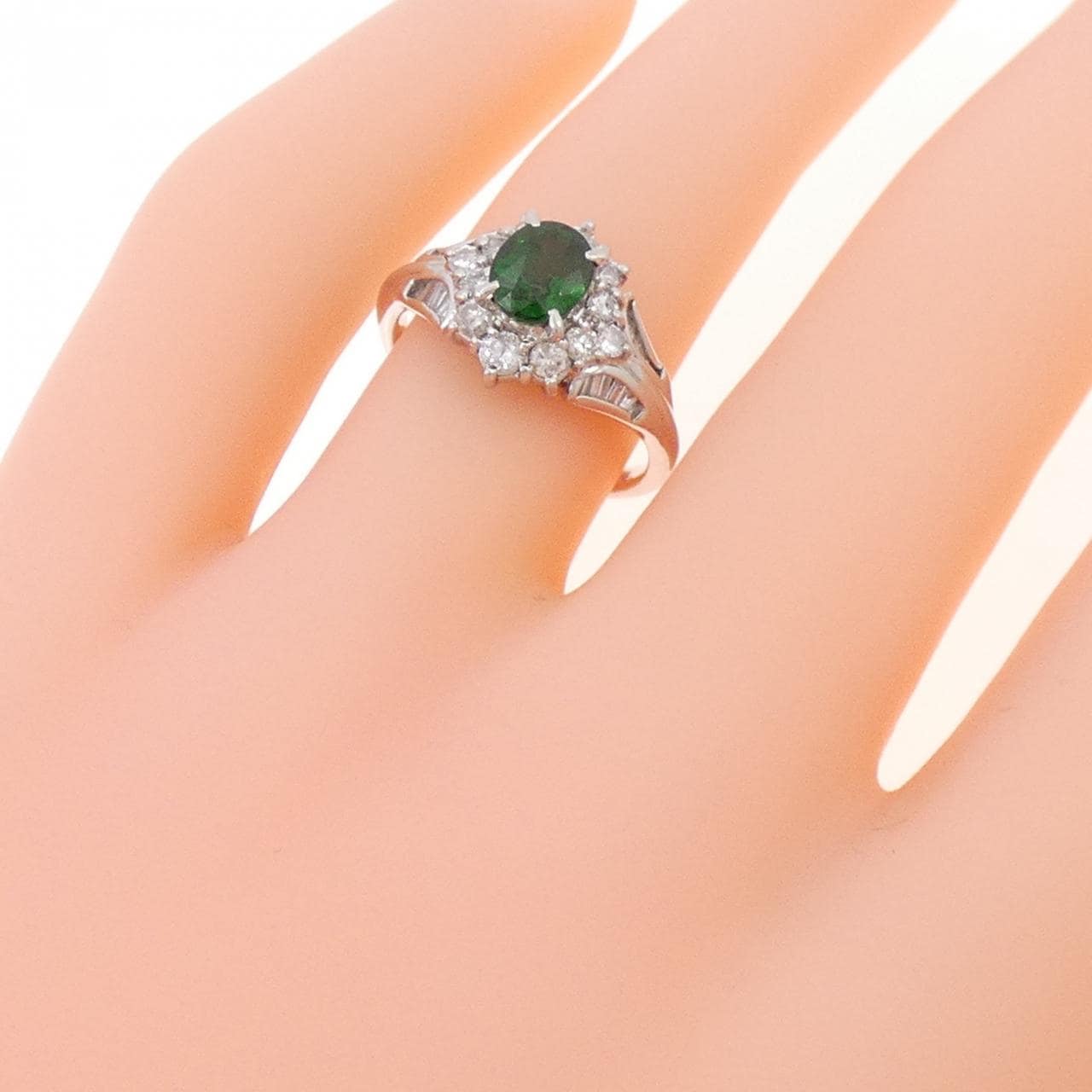 PT900 绿石榴石戒指 0.80CT