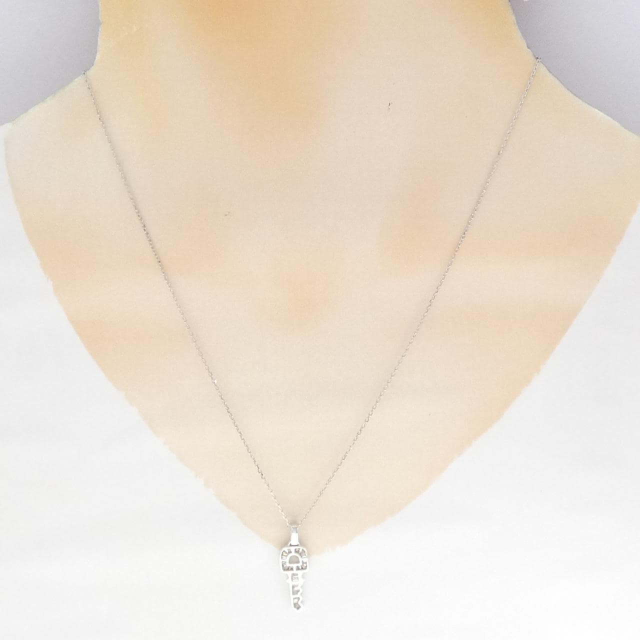 K18WG钥匙形钻石项链，0.25克拉