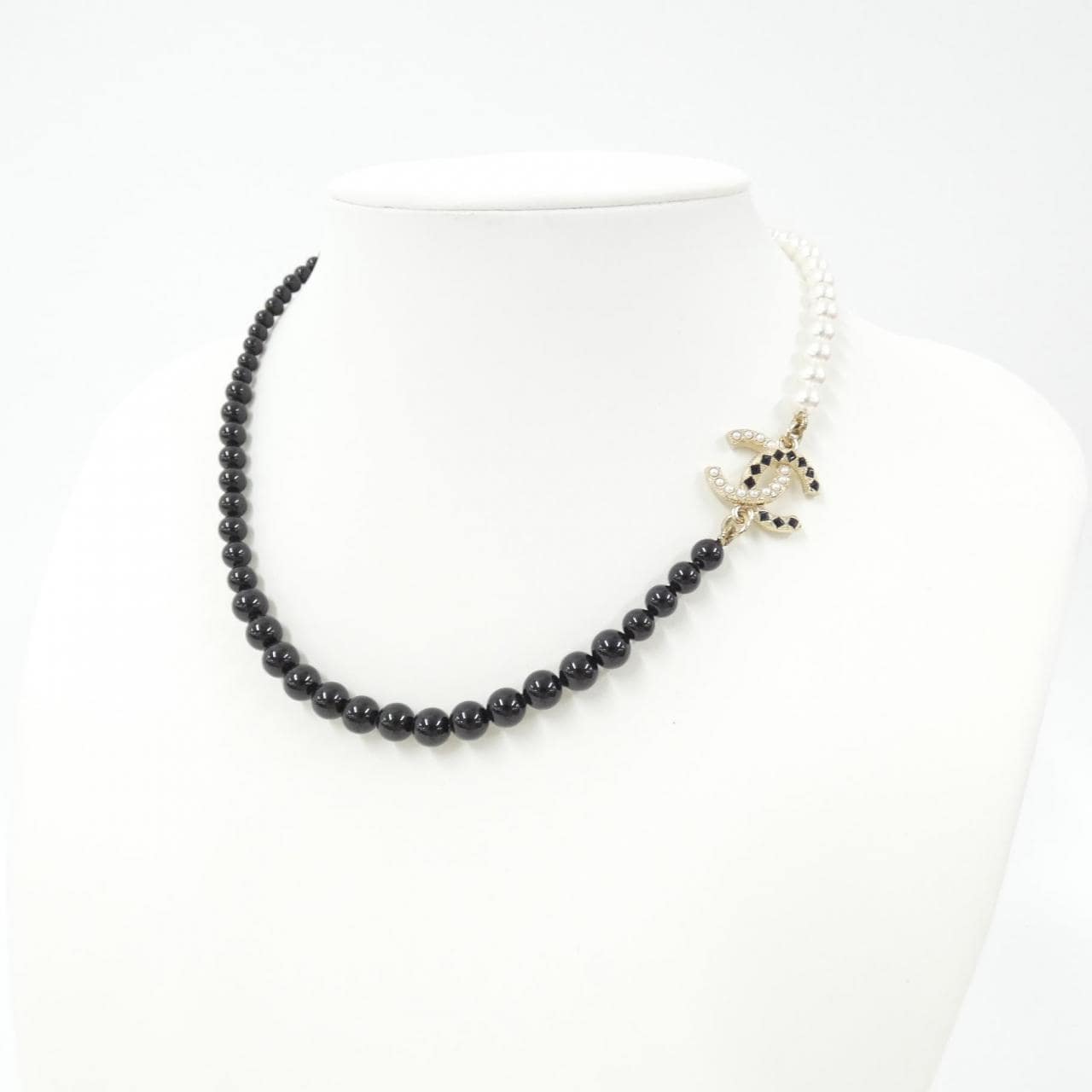 果実モチーフのビーズが上品♪【CHANEL】25A ネックレス プレゼントに◎】CHANEL 25C ネックレス カニ パール CCロゴ