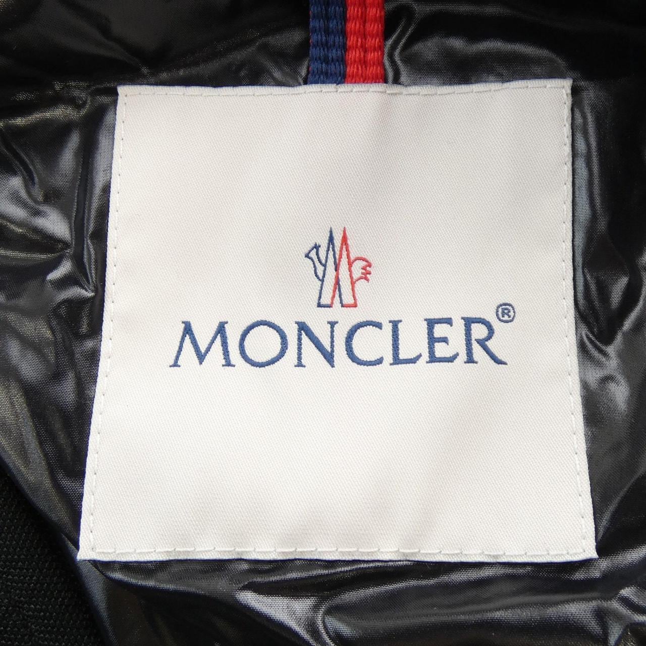 モンクレール MONCLER ダウンジャケット