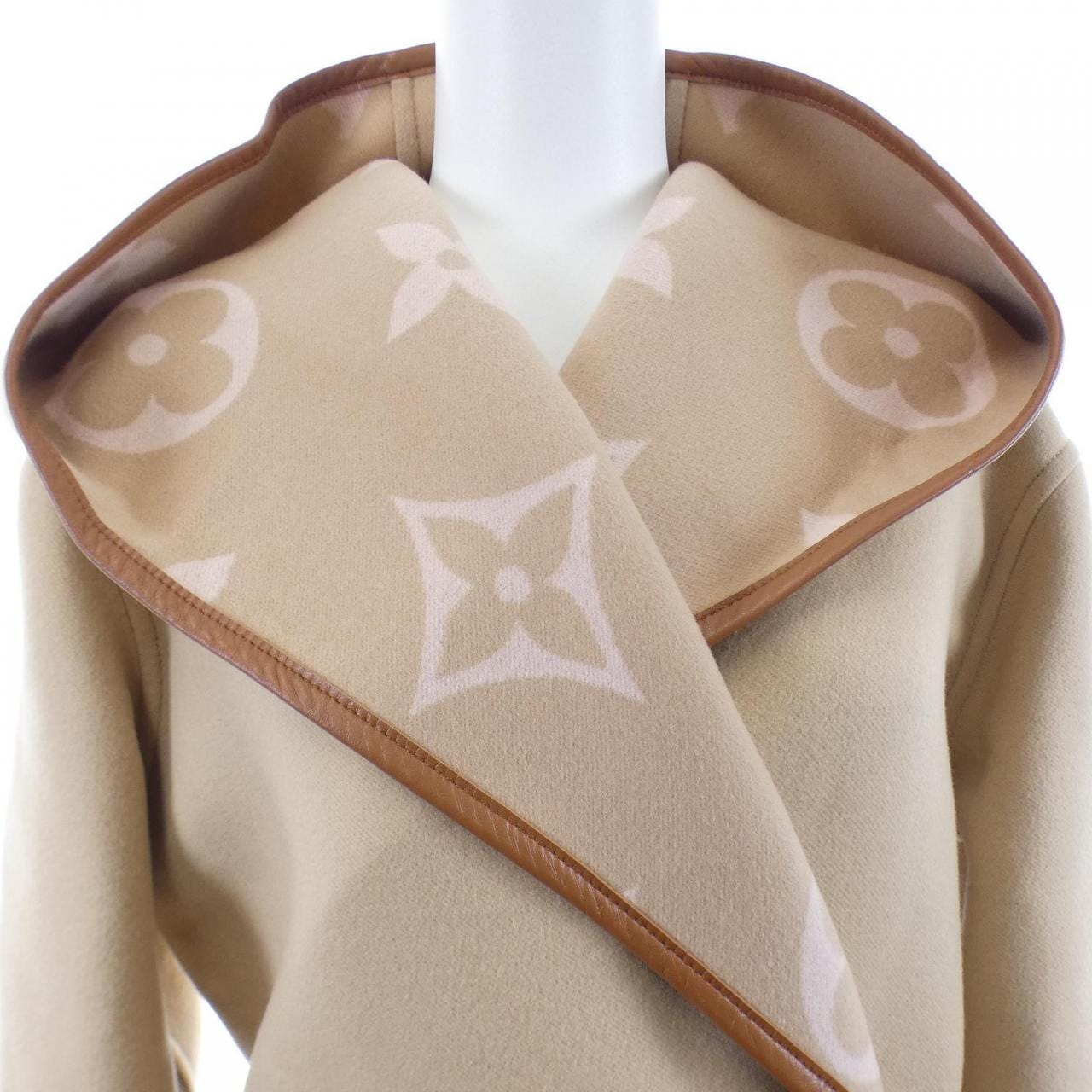 ルイヴィトン LOUIS VUITTON ベルテッドダブルフェイスフーデッドラップコート FMCO05NUV コート