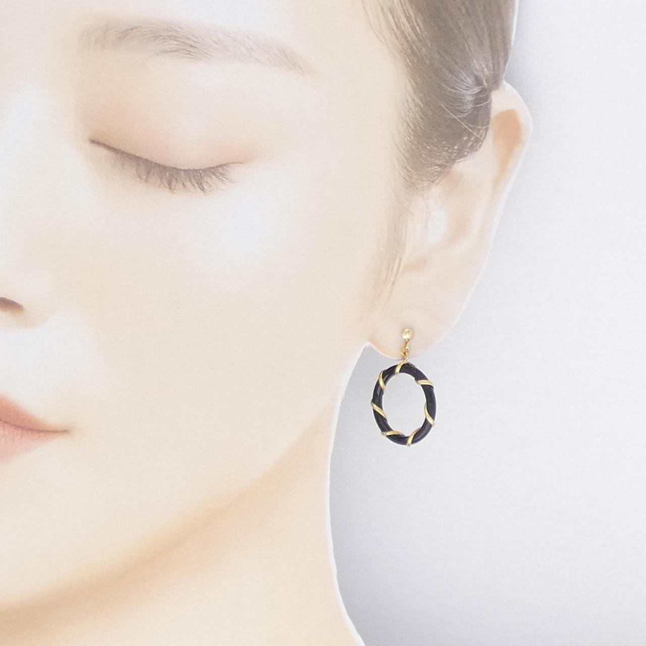 K18YG onyx earrings