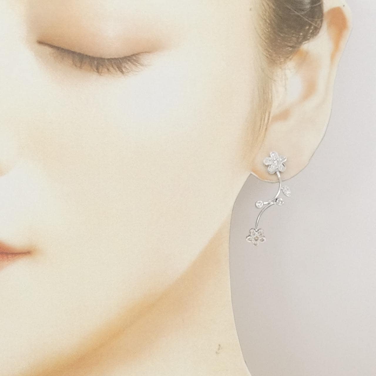 K18WG/750WG フラワー ダイヤモンド ピアス 0.50CT