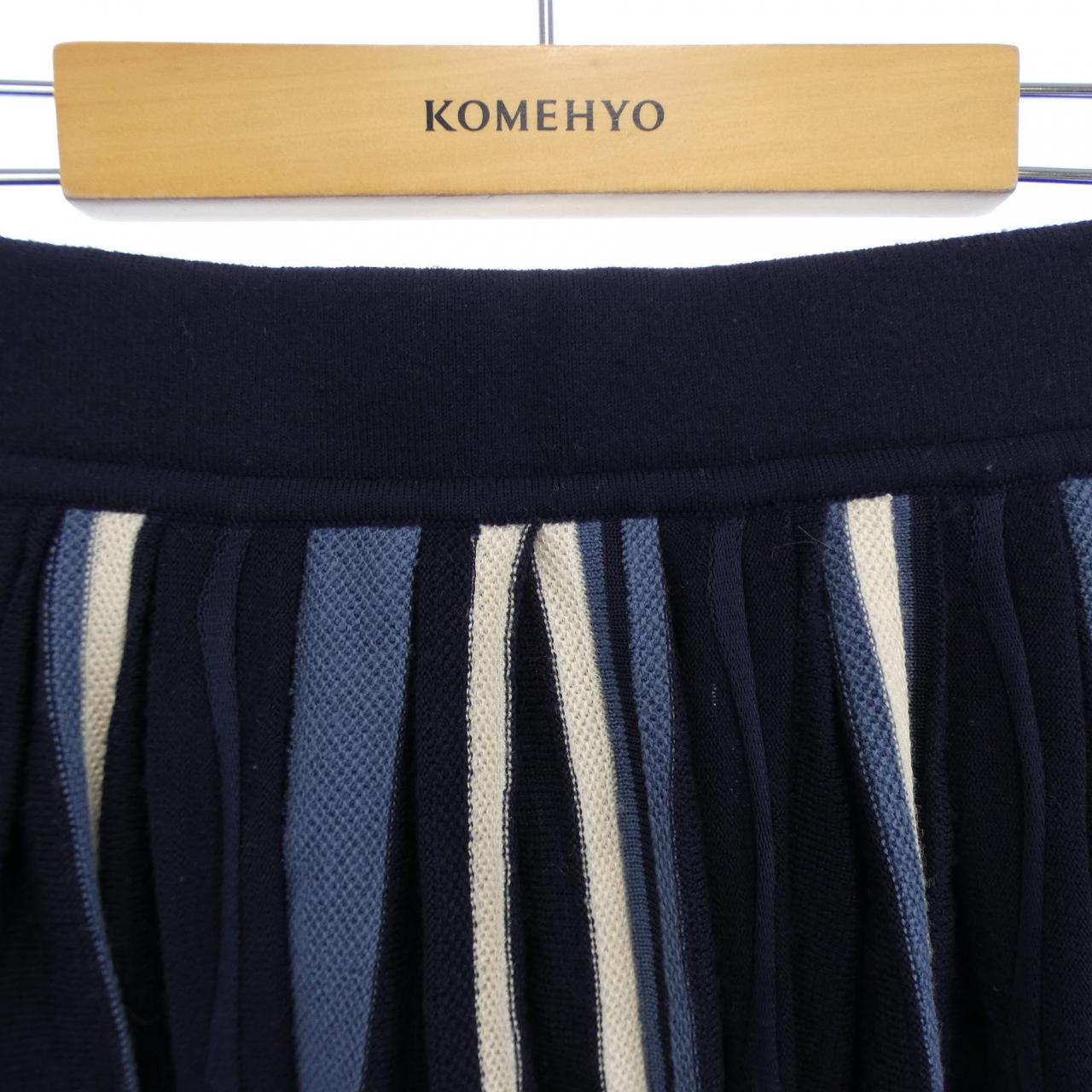 サルヴァトーレフェラガモ SALVATORE FERRAGAMO スカート
