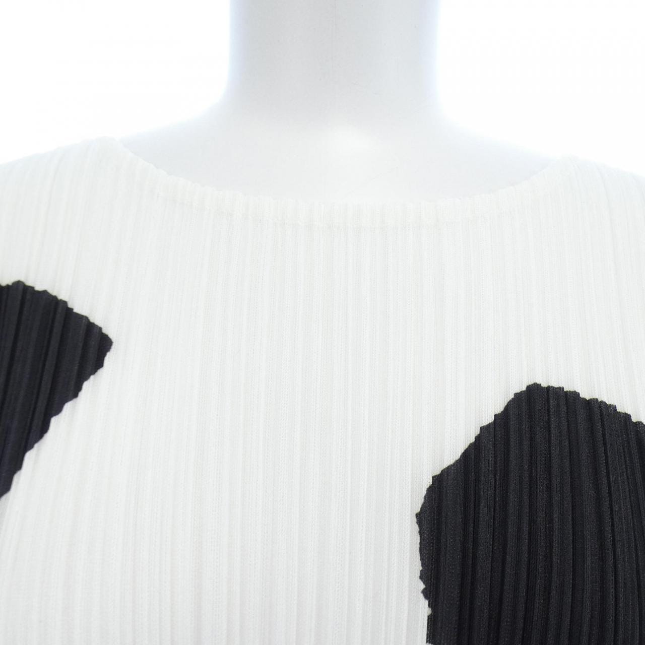 ISSEY MIYAKE Tops