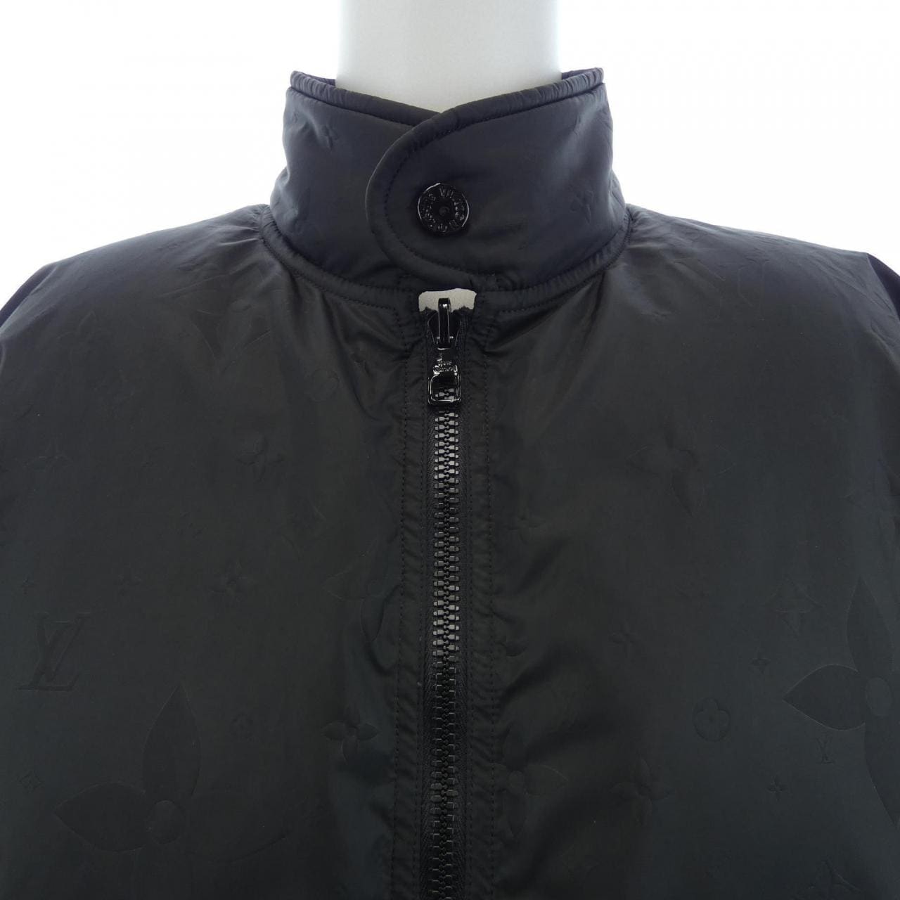 ルイヴィトン LOUIS VUITTON HLB45WAB2 ダウンジャケット
