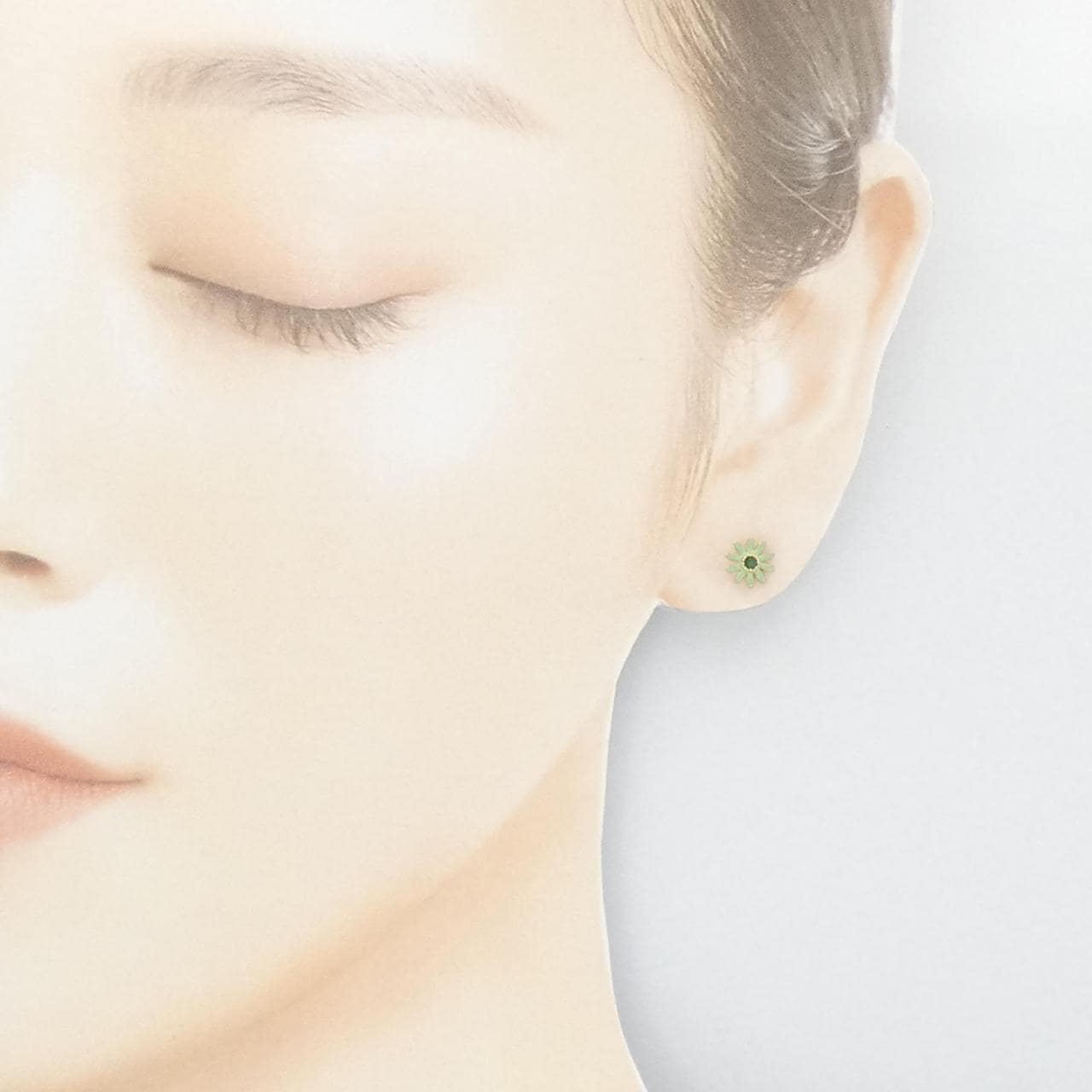 STAR JEWELRY Flower Emerald Earrings
