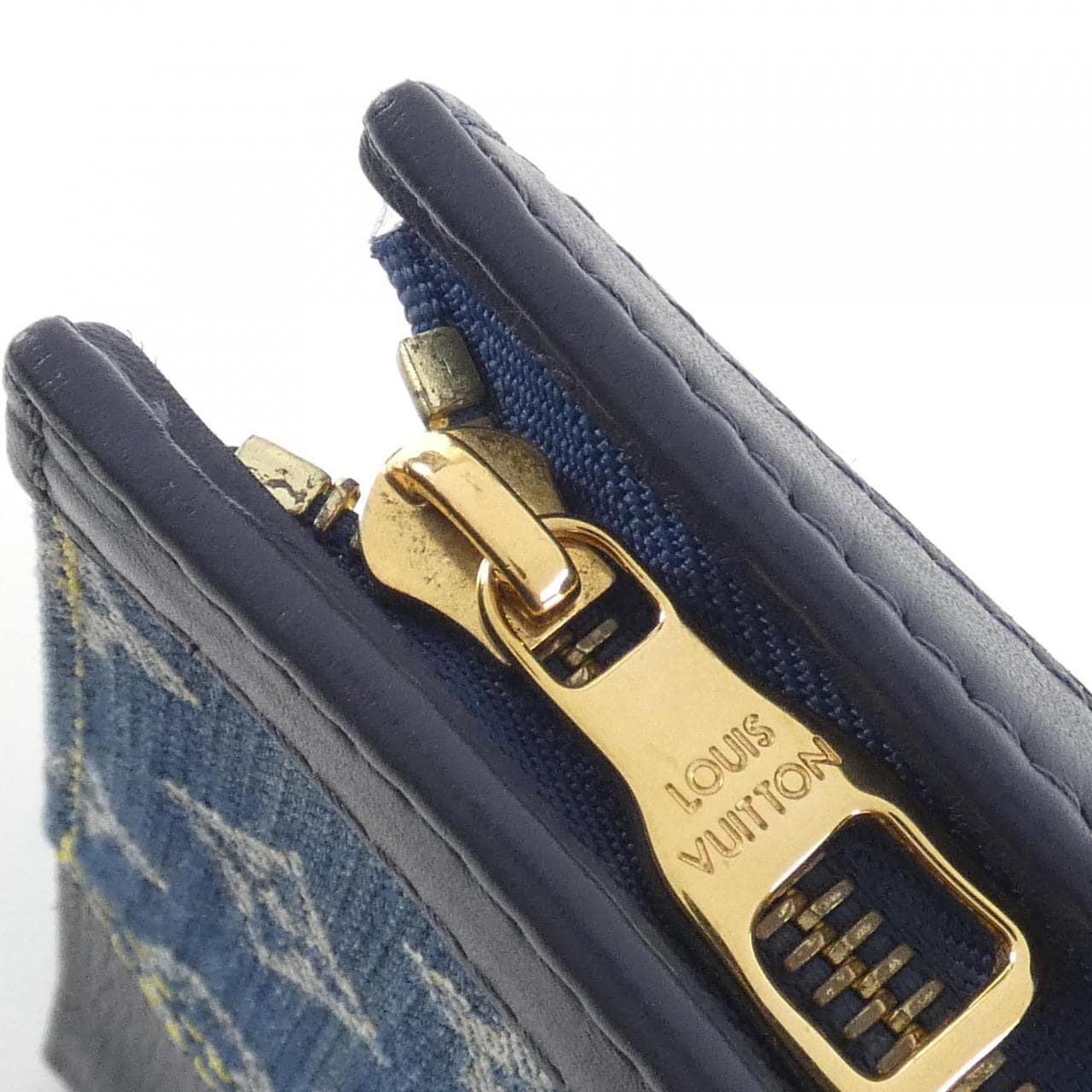 LOUIS VUITTON Monogram Drip Pochette Voyage M45961 包