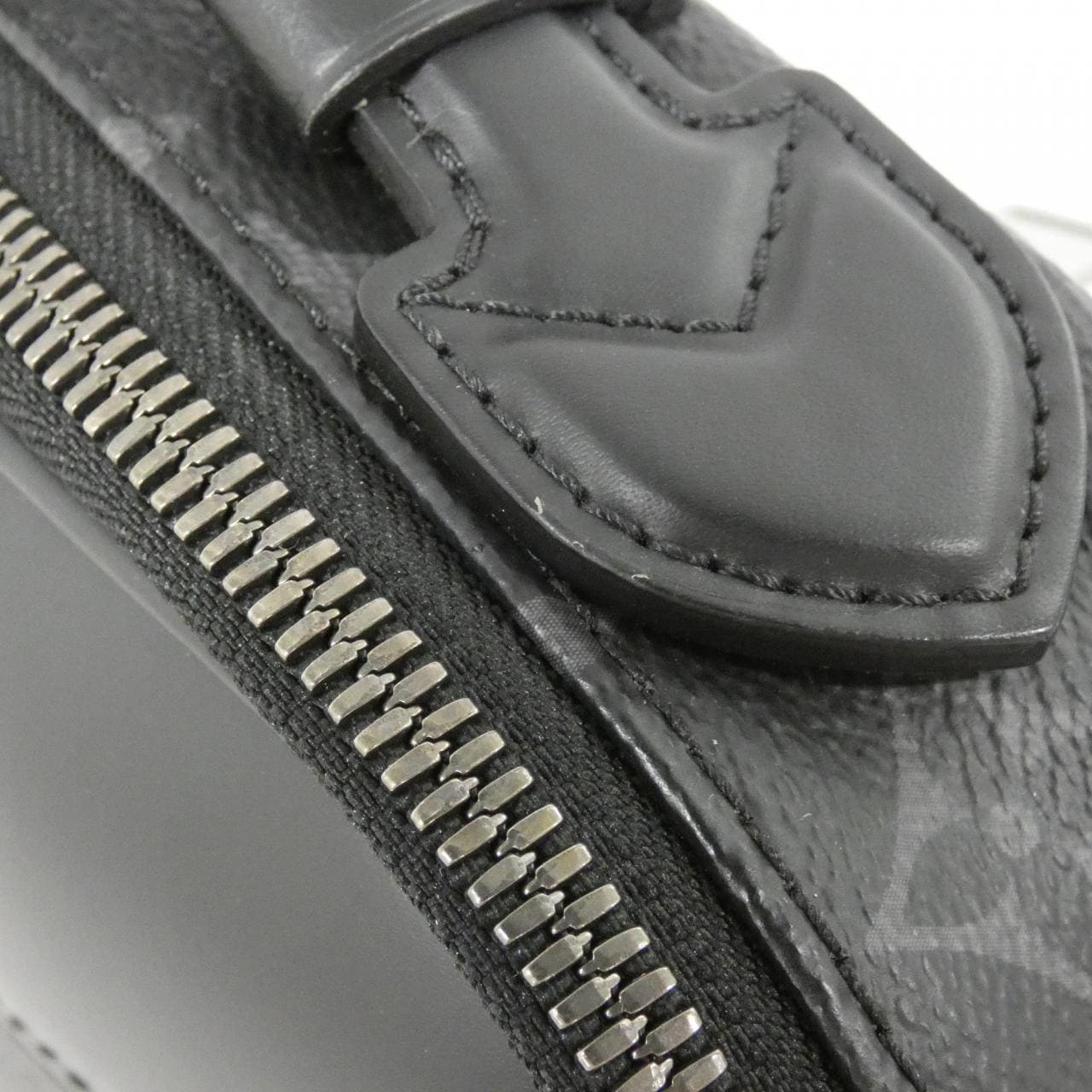 ルイヴィトン モノグラム エクリプス バムバッグ M42906 ショルダーバッグ