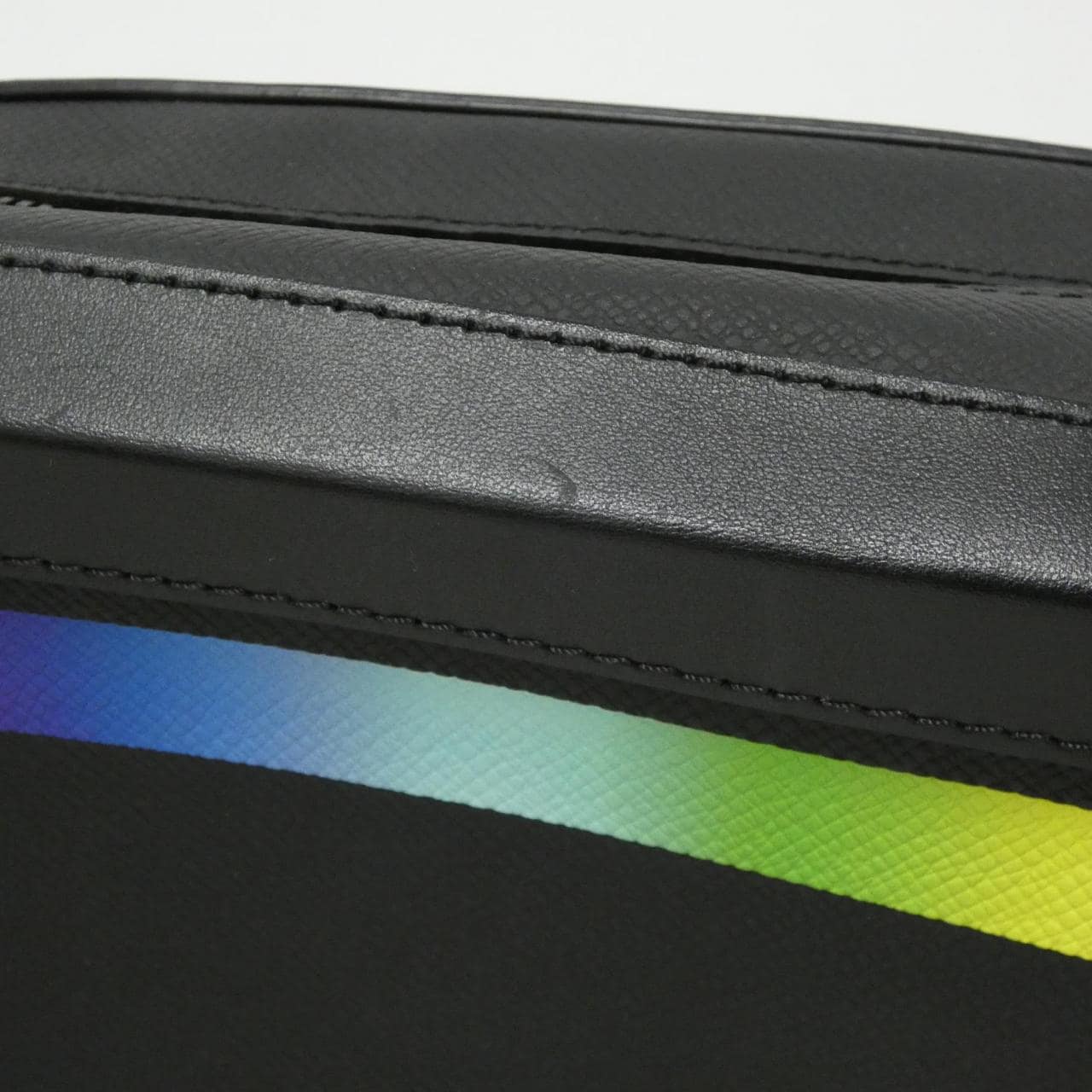 LOUIS VUITTON Taiga rainbow色 Soft Trunk M30341 單肩包
