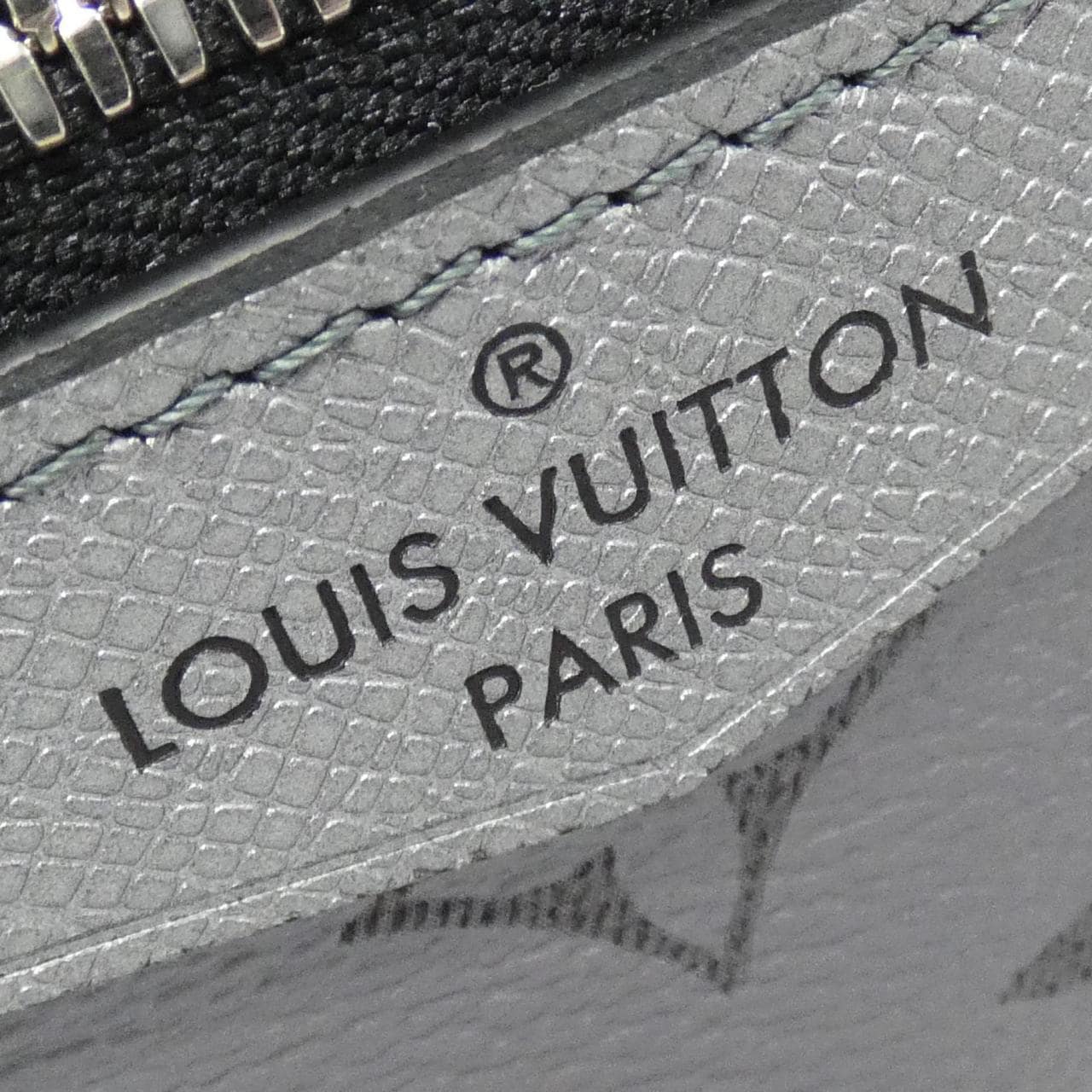 LOUIS VUITTON Taiga Rama 户外邮差包 M30830 单肩包