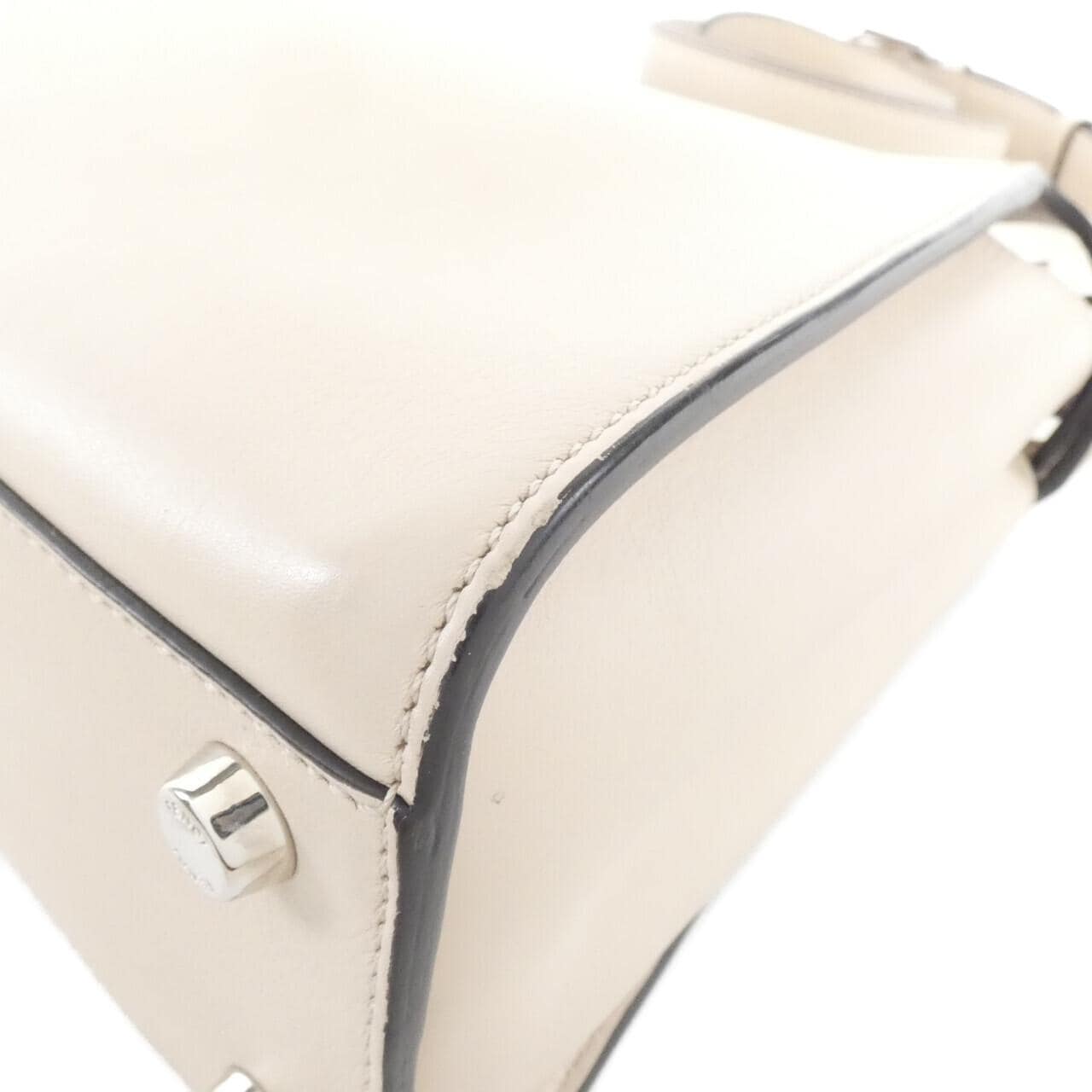 フェンディ ピーカブー エッセンシャリー 8BN302 SMQ バッグ