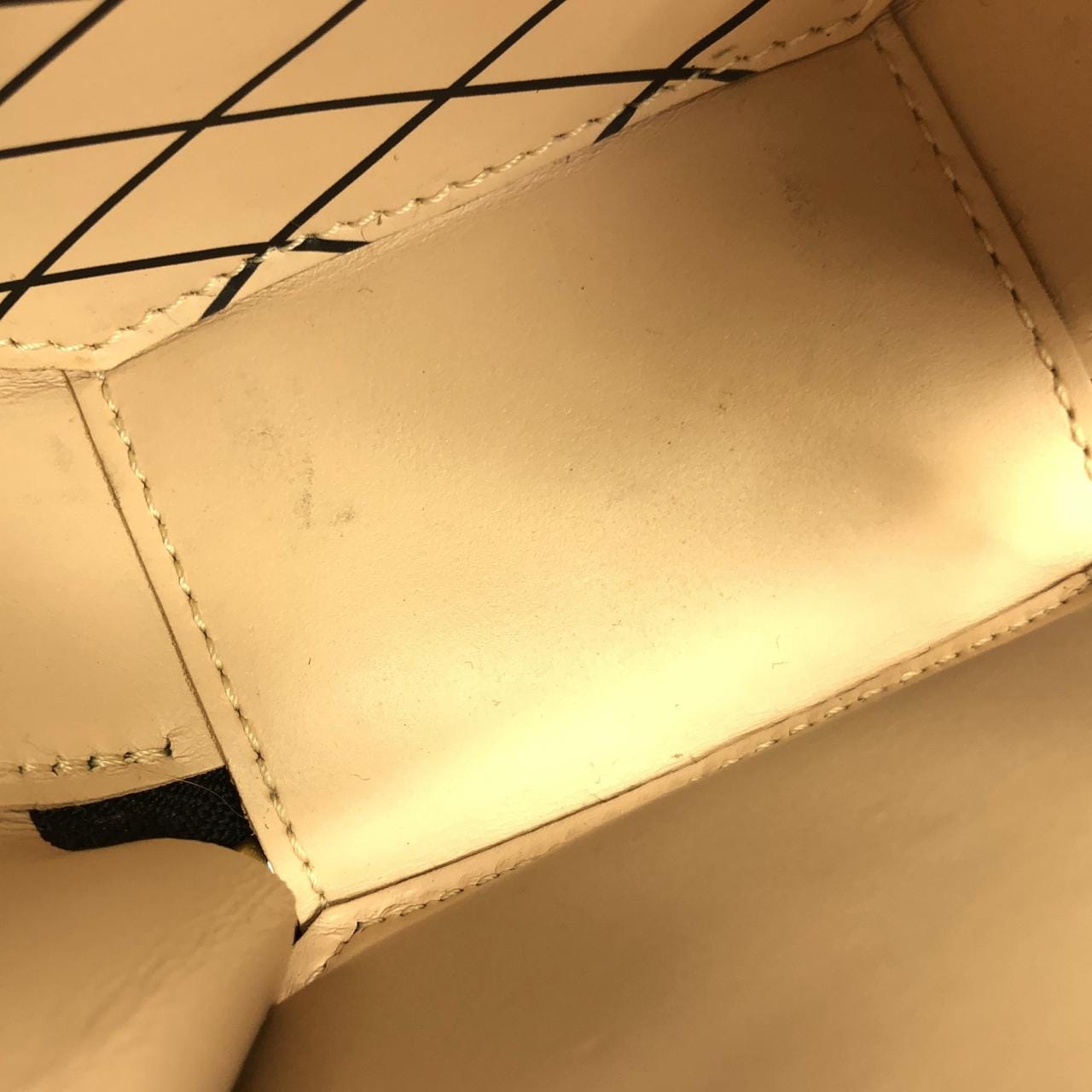 ルイヴィトン モノグラム リバース ミニ ボワット シャポー M68276 ショルダーバッグ