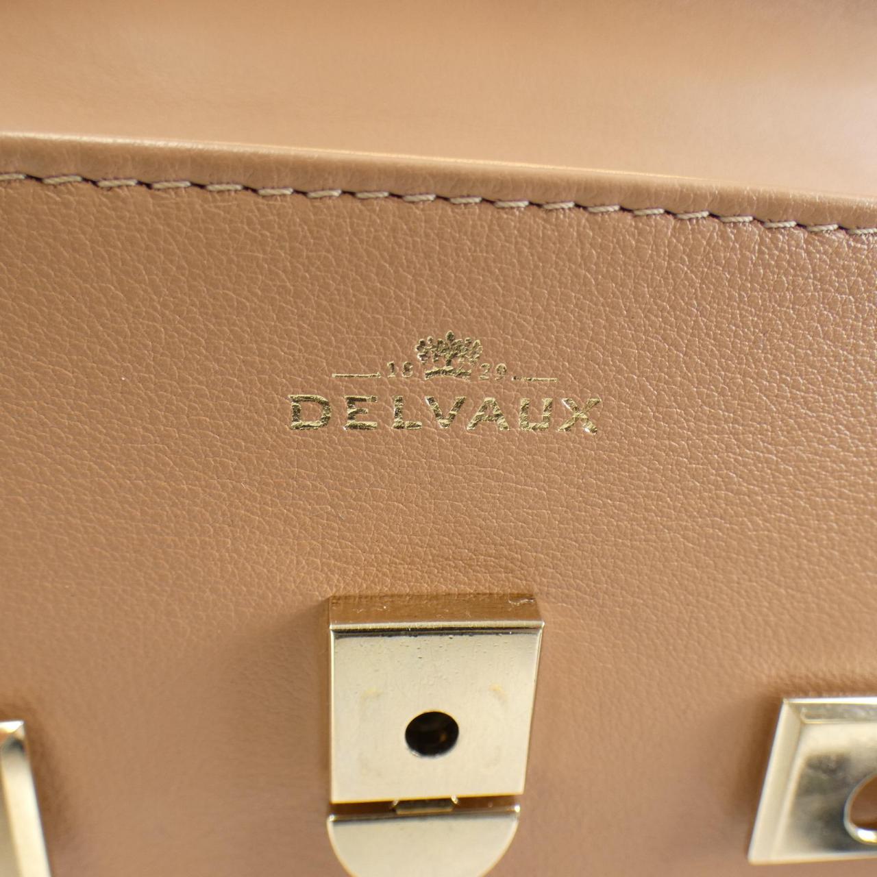 德尔沃DELVAUX