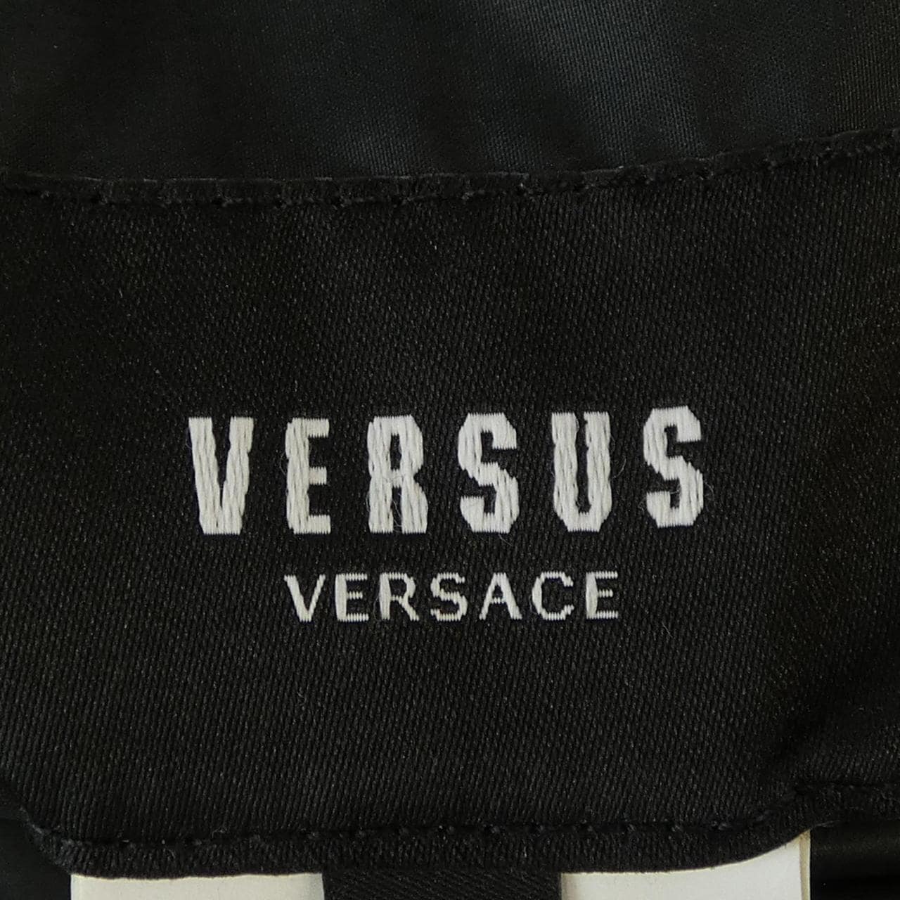 ヴェルサス VERSUS ダウンコート
