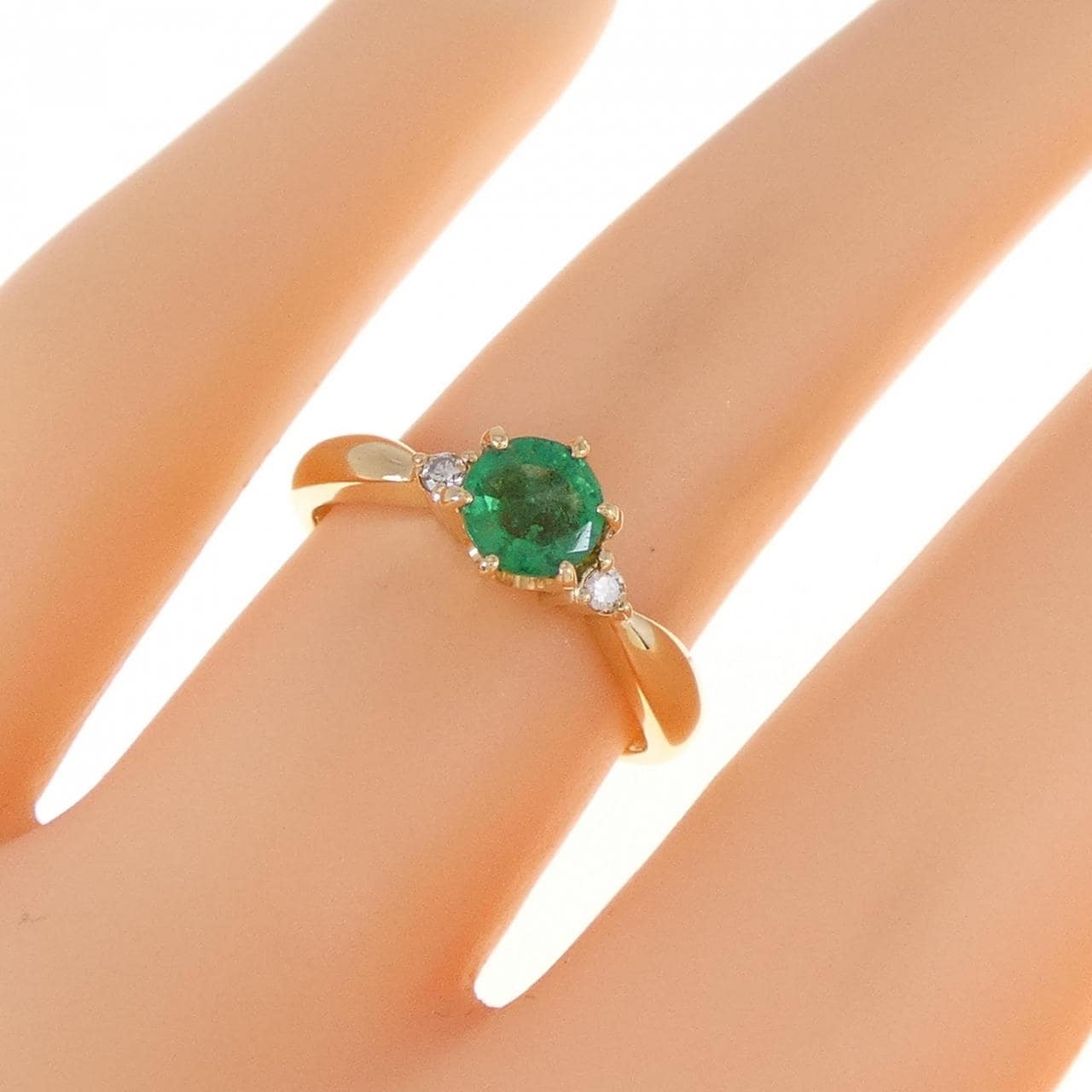 K18YG emerald ring