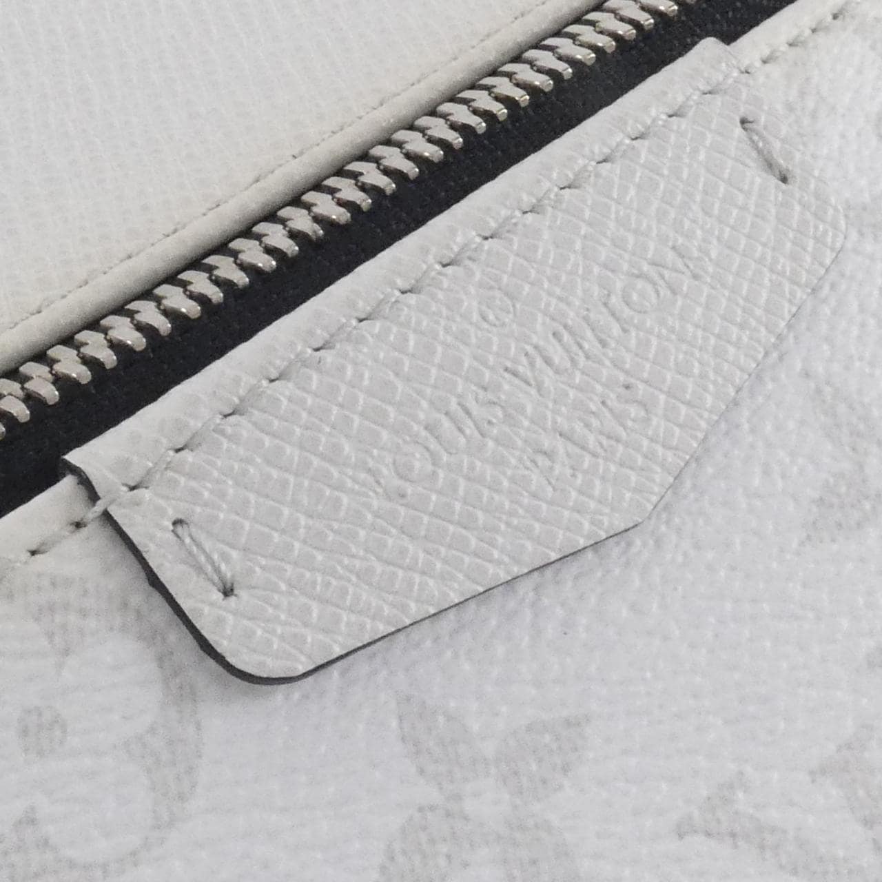 ルイヴィトン タイガ ラマ ディスカバリー バックパック PM M30953 リュックサック