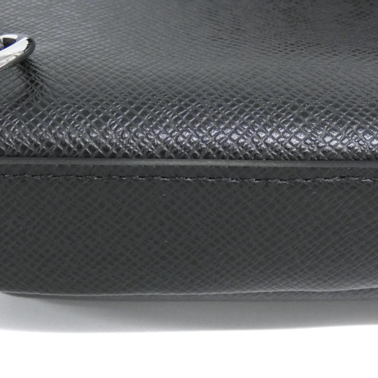 ルイヴィトン タイガ アヴェニュー スリングバッグ M30863 ショルダーバッグ