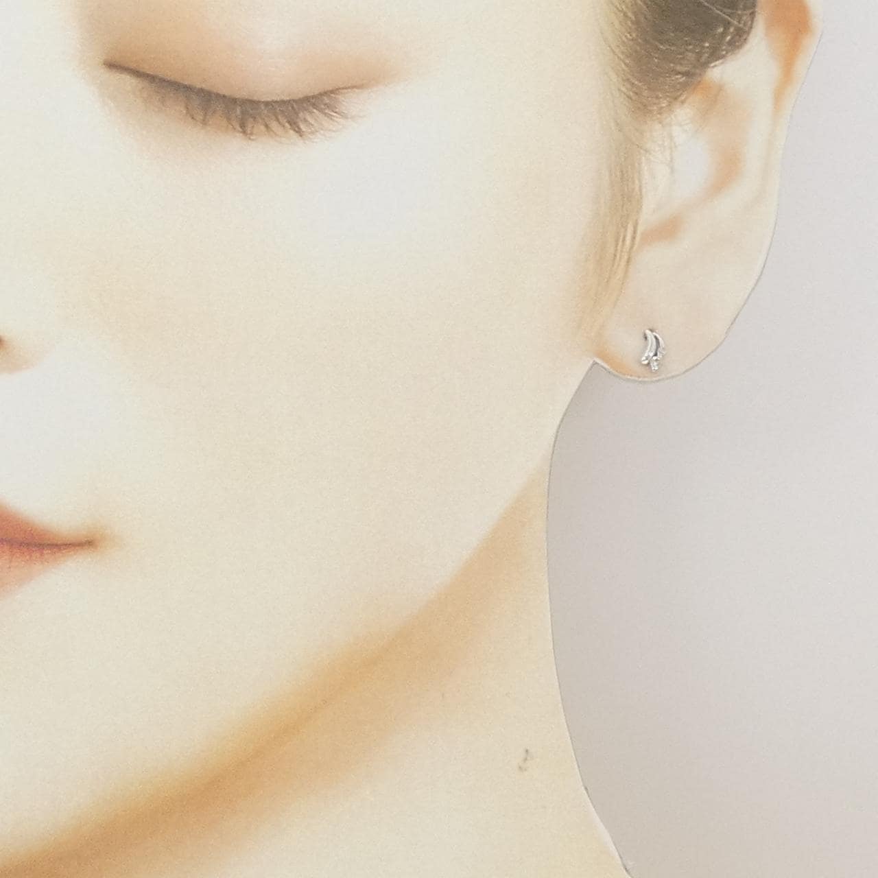K14WG ムーン ダイヤモンド ピアス 0.06CT