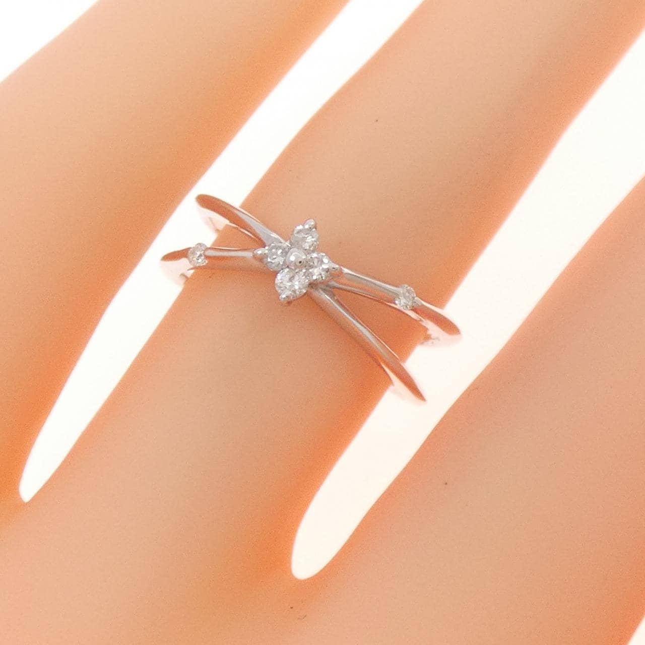 K18WG フラワー ダイヤモンド リング 0.10CT