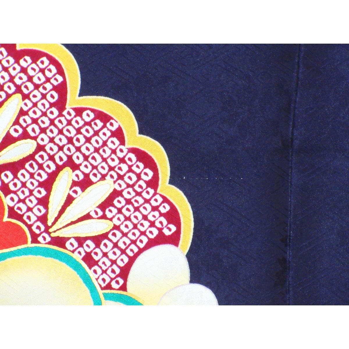 振袖　友禅金彩加工　刺繍入り