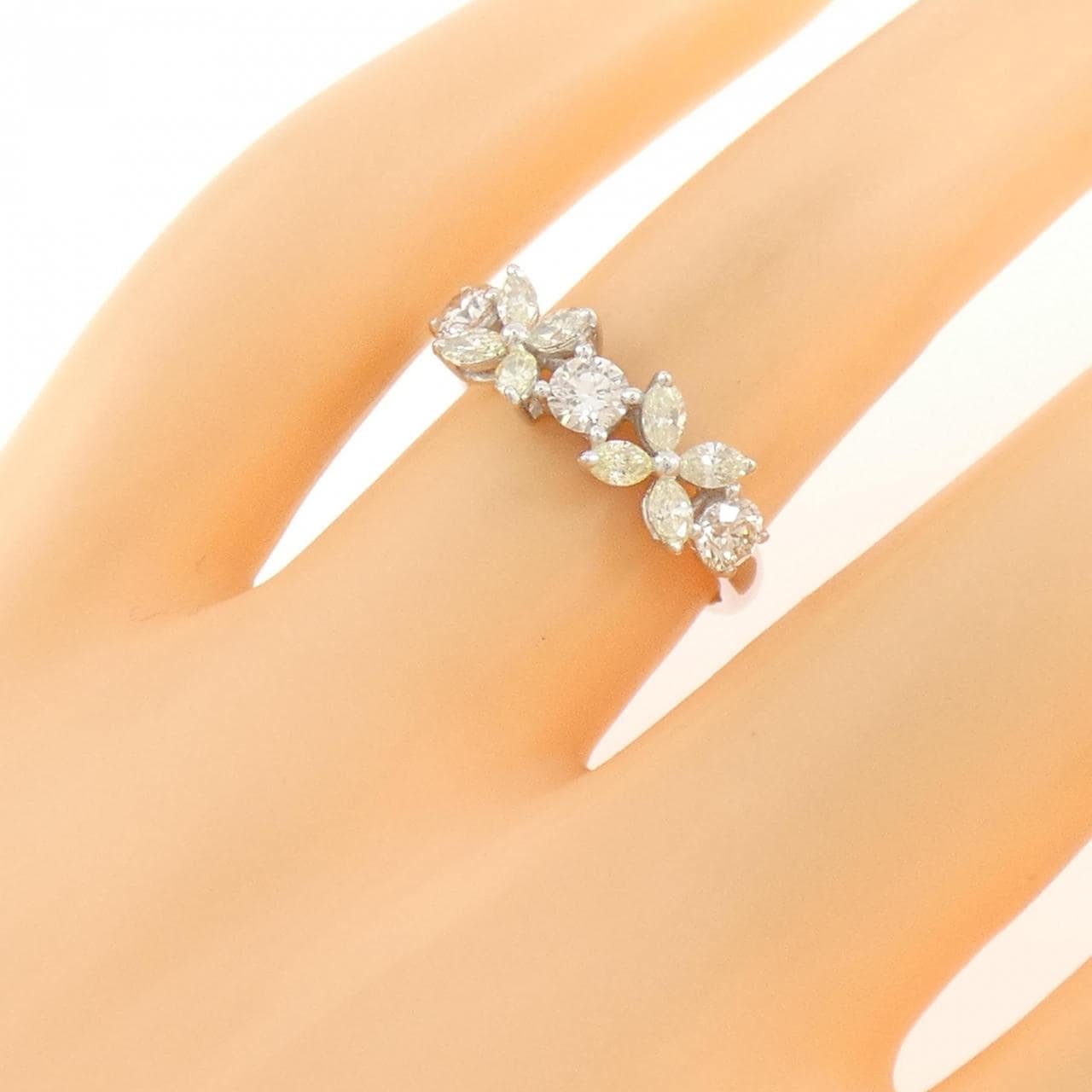K18WG フラワー ダイヤモンド リング 1.00CT