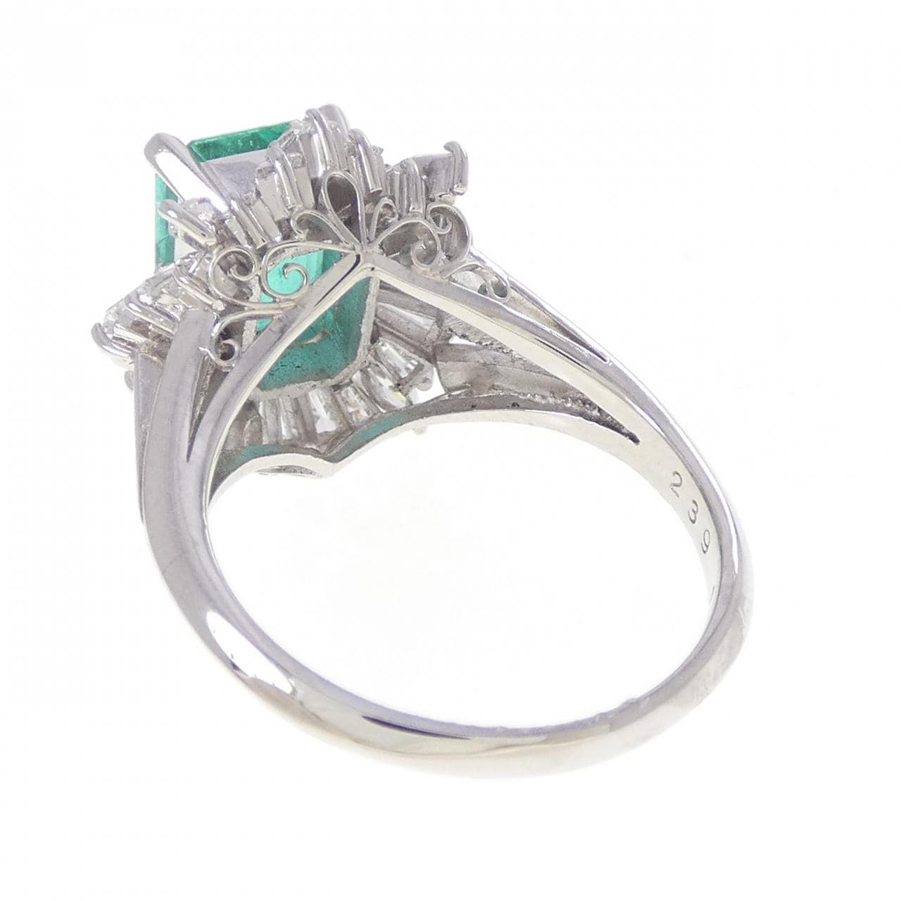 PT900 エメラルド リング 2.39CT