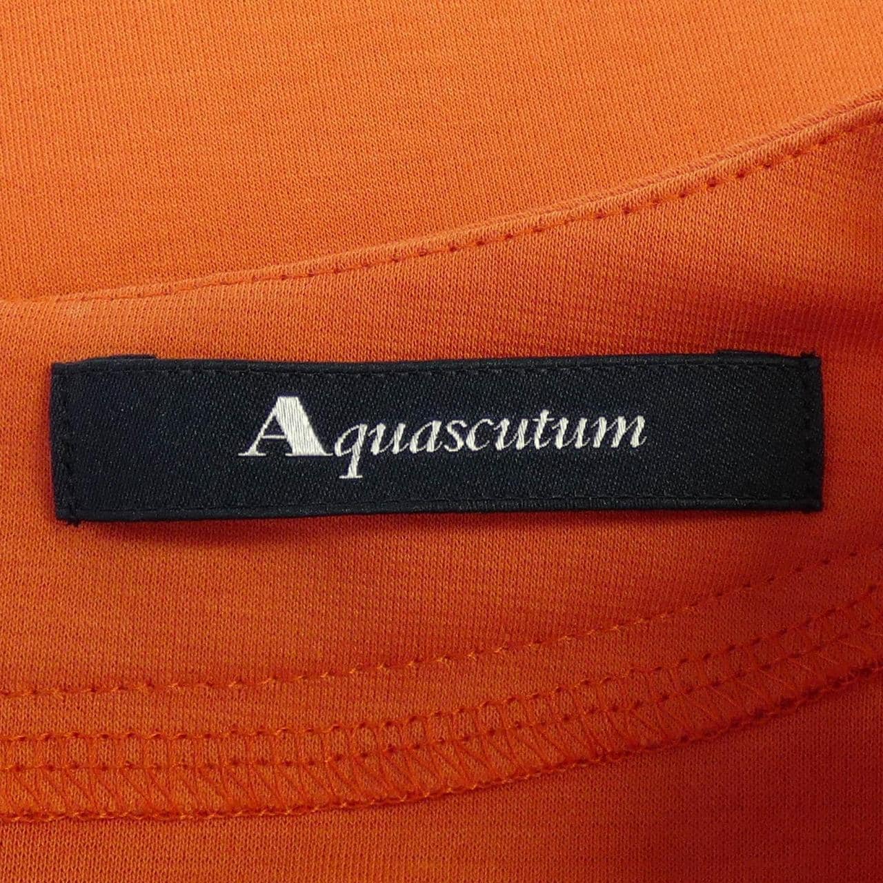 アクアスキュータム Aquascutum トップス