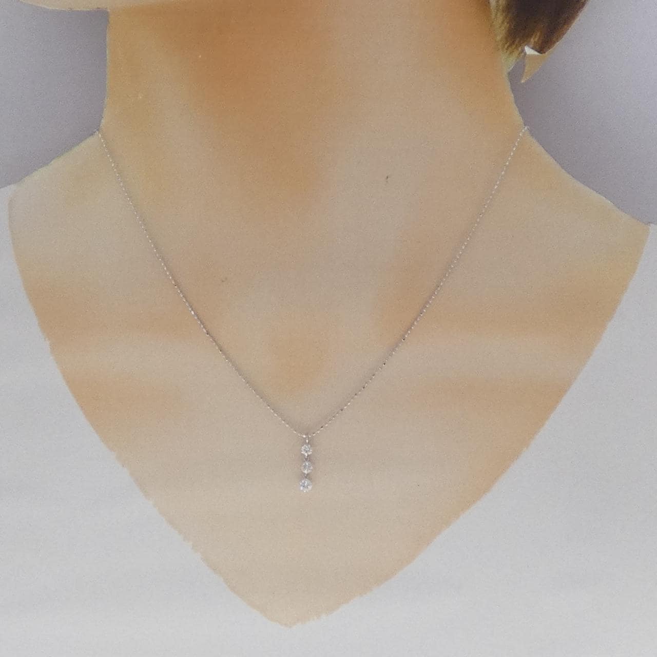 K18WG スリーストーン ダイヤモンド ネックレス 0.30CT