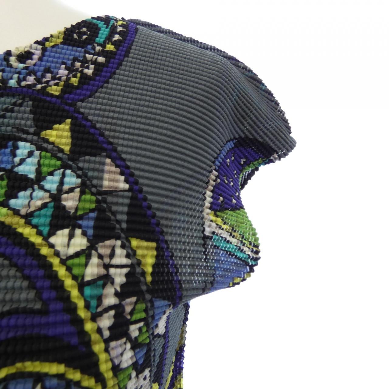 ミーイッセイミヤケ me ISSEY MIYAKE MI53FK377 トップス