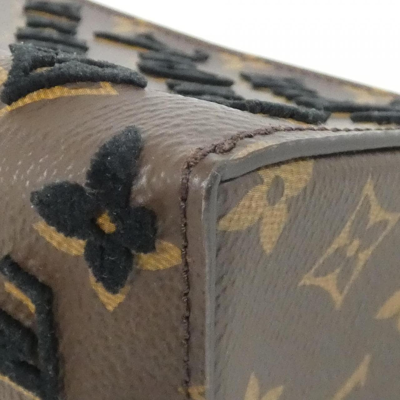 ルイヴィトン モノグラム タフタージュ トリアングル メッセンジャー M45070 ショルダーバッグ