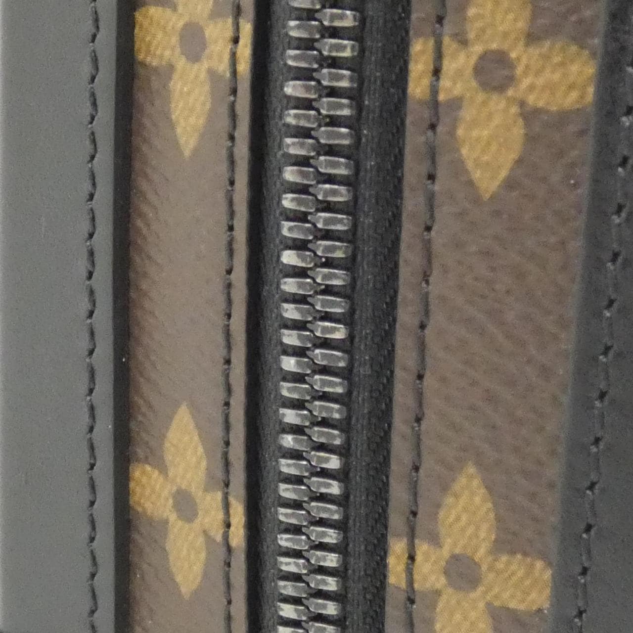 ルイヴィトン モノグラム タフタージュ ヴァーティカル ソフトトランク M45079 ショルダーバッグ